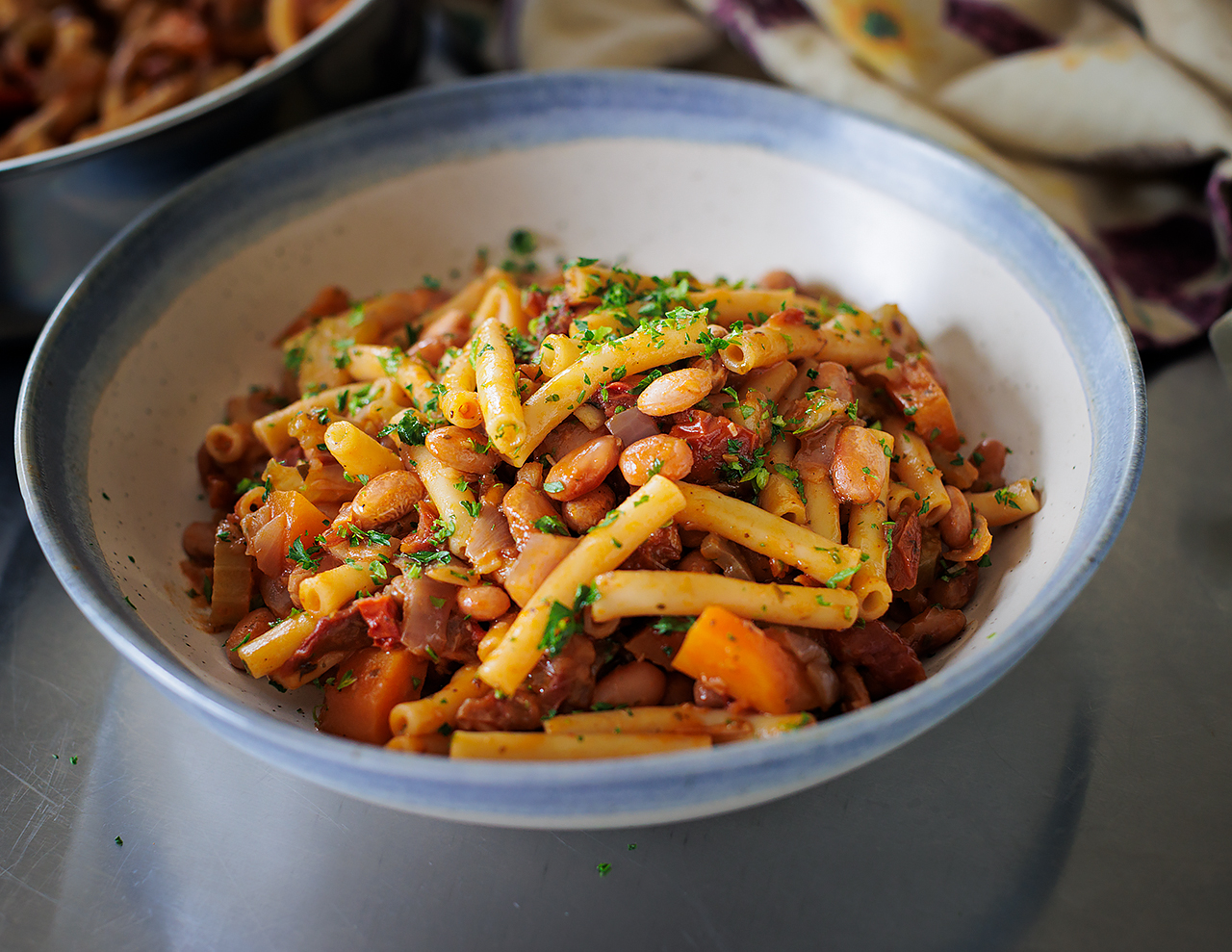 One-Pan Pinto Bean & Macaroni Delight: A Hearty Vegan Feast