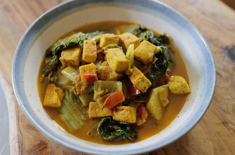 Simple Vegan Tofu Curry with Chinese Cabbage 